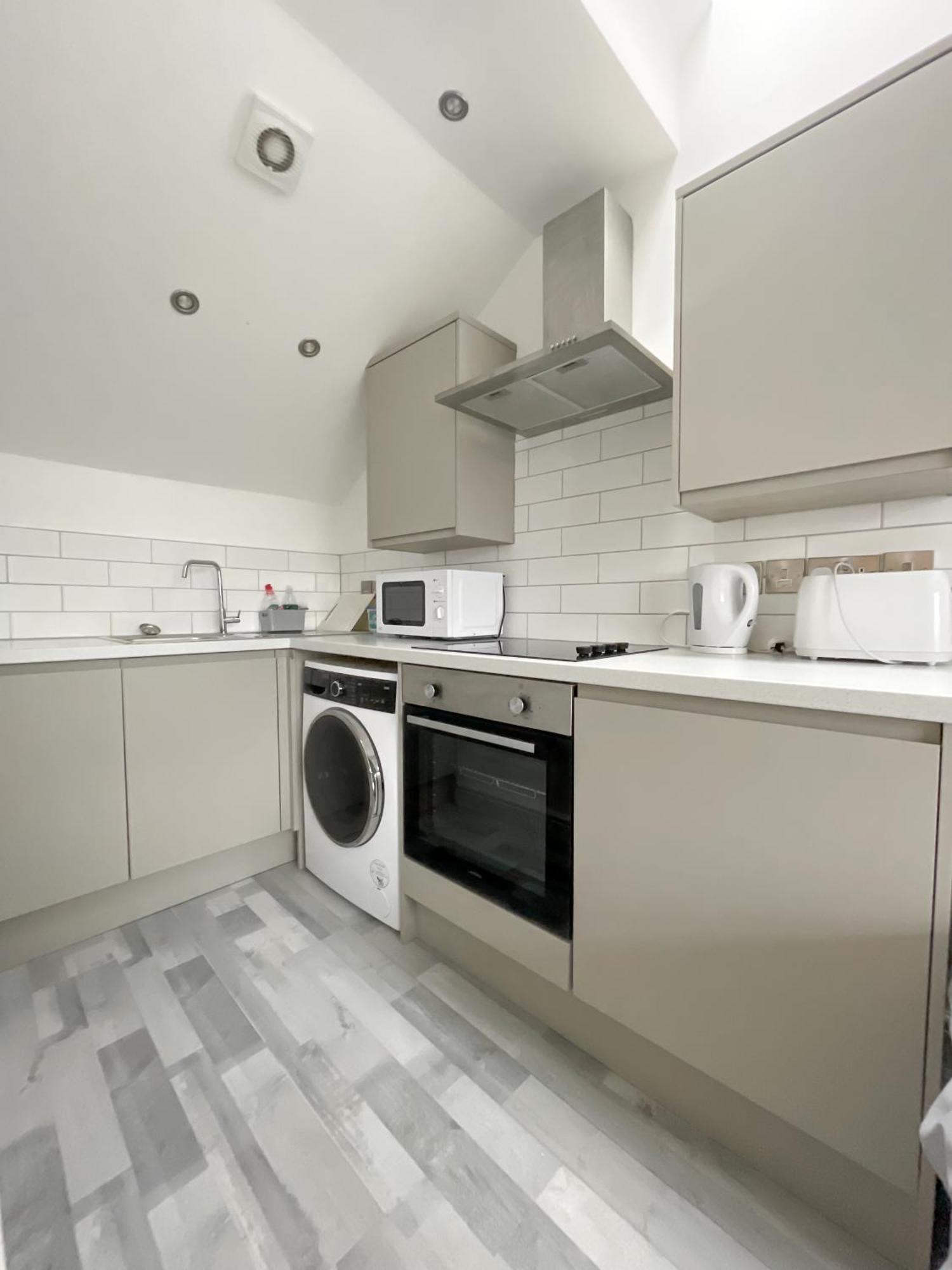 10Min To City - Free Parking - Private Studio - Contractor Friendly Mánchester Exterior foto